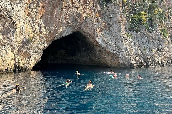 14:30 – 14:45 | Cruise Past Devil’s Cave & Return Journey
